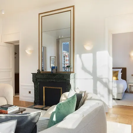 Апартаменты Pick A Flat's In Saint-germain - Place Furstemberg Париж